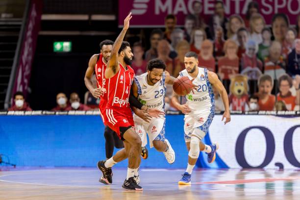 他幼年时由 他幼年时由