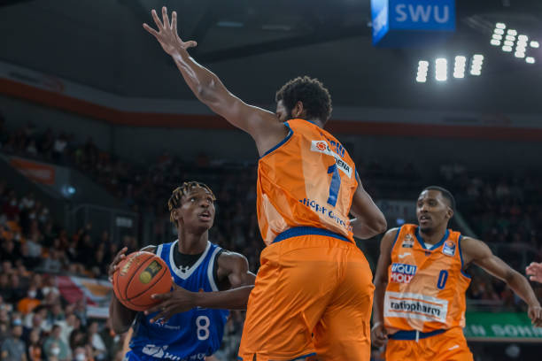 策应队友 策应队友