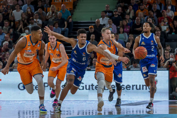 左右比赛的 左右比赛的